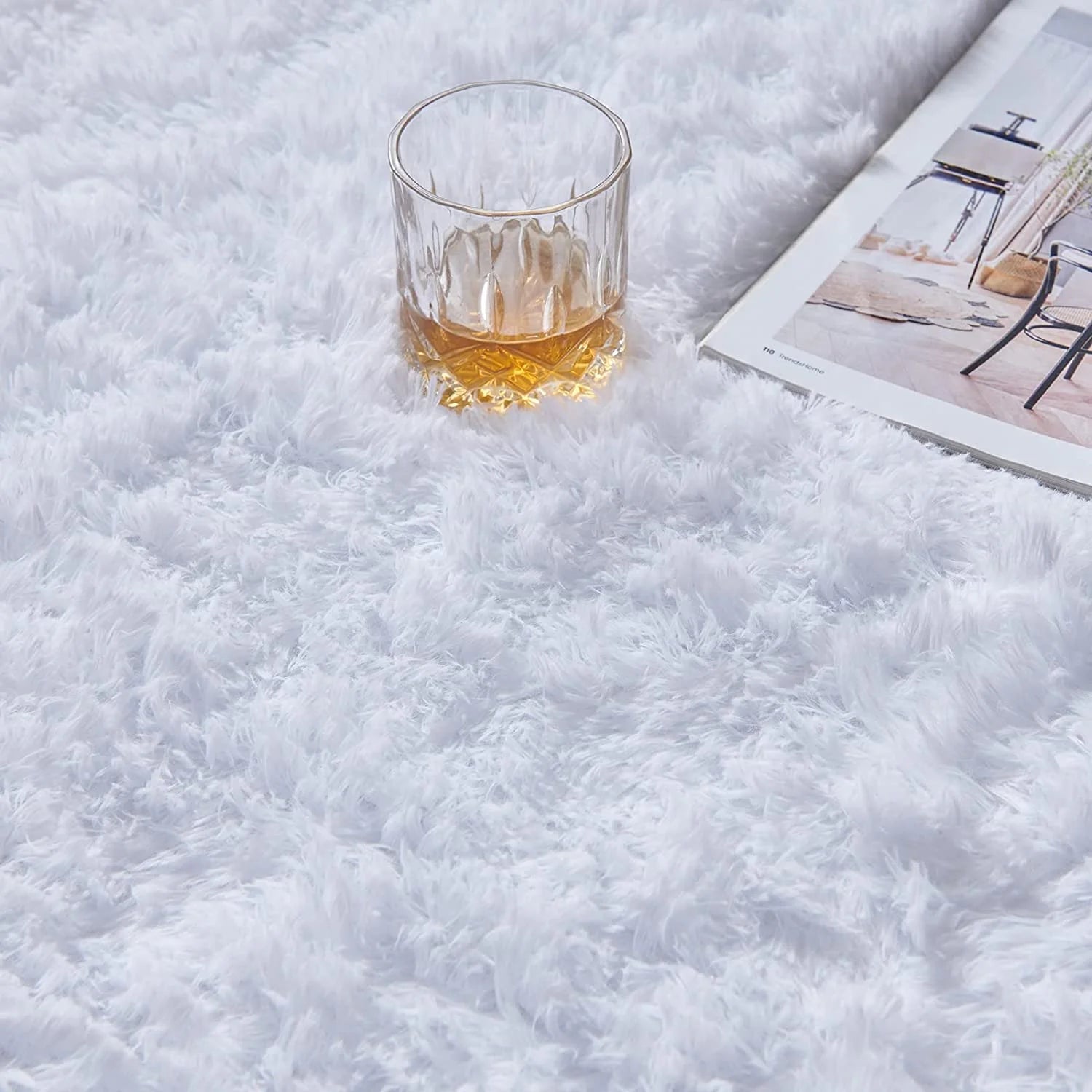 Stylish Soft Shaggy Velvet Carpet for Living Room/Bedroom, Fluffy Area Rugs, 4' X 5.9' , White