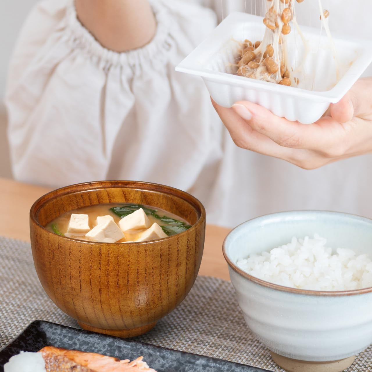 Japanese Style Wooden Rice Bowls with Lids Set of 2 3.93In Small Soup Serving Bowls for Salad Miso Soup and Snacks Lightweight Tableware for Home and Restaurant Use