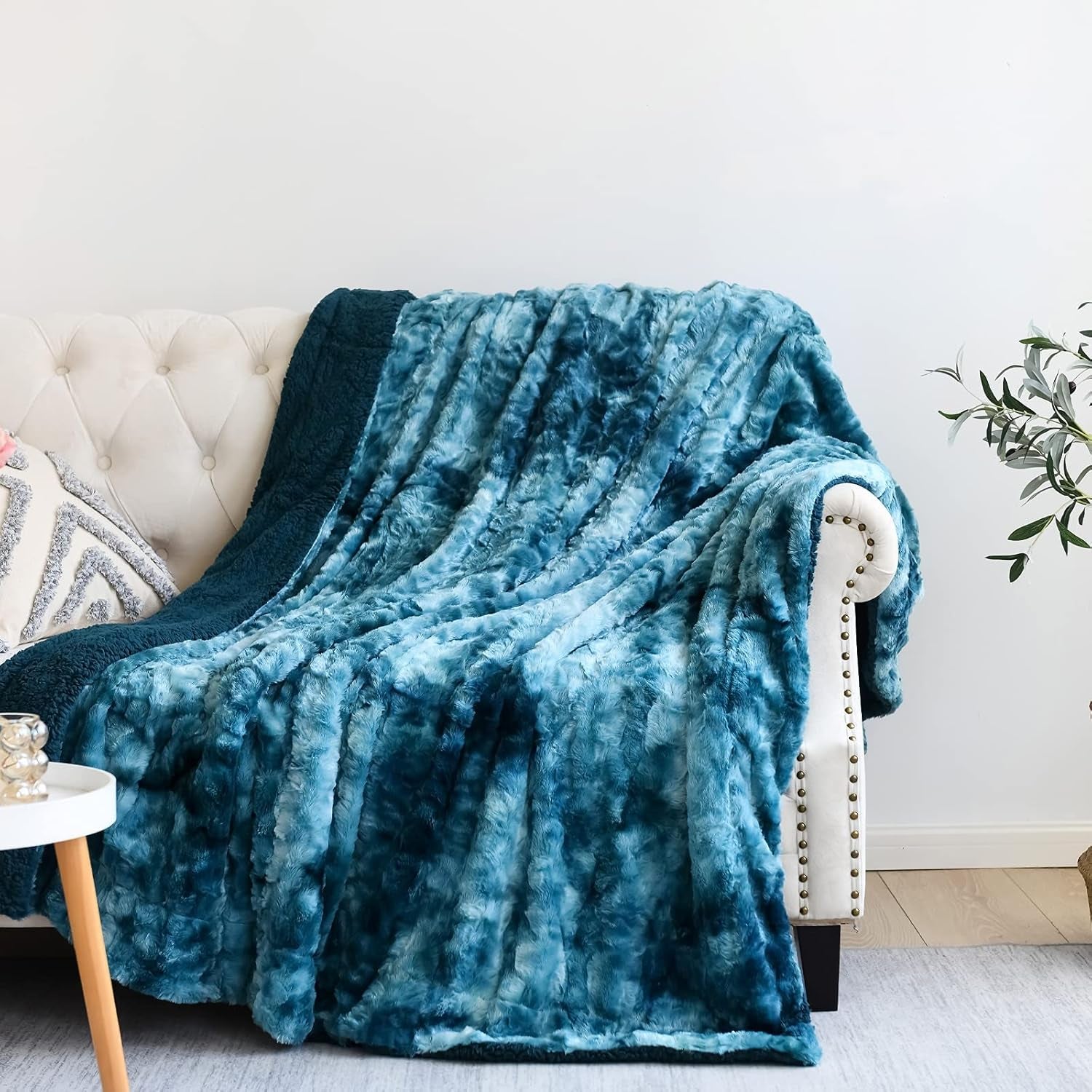 Super Soft Faux Fur Throw Blanket for Couch Dark Blue Sherpa Fuzzy Plush Warm Blanket for Sofa Bed (Dark Blue, Throw(40"X50"))