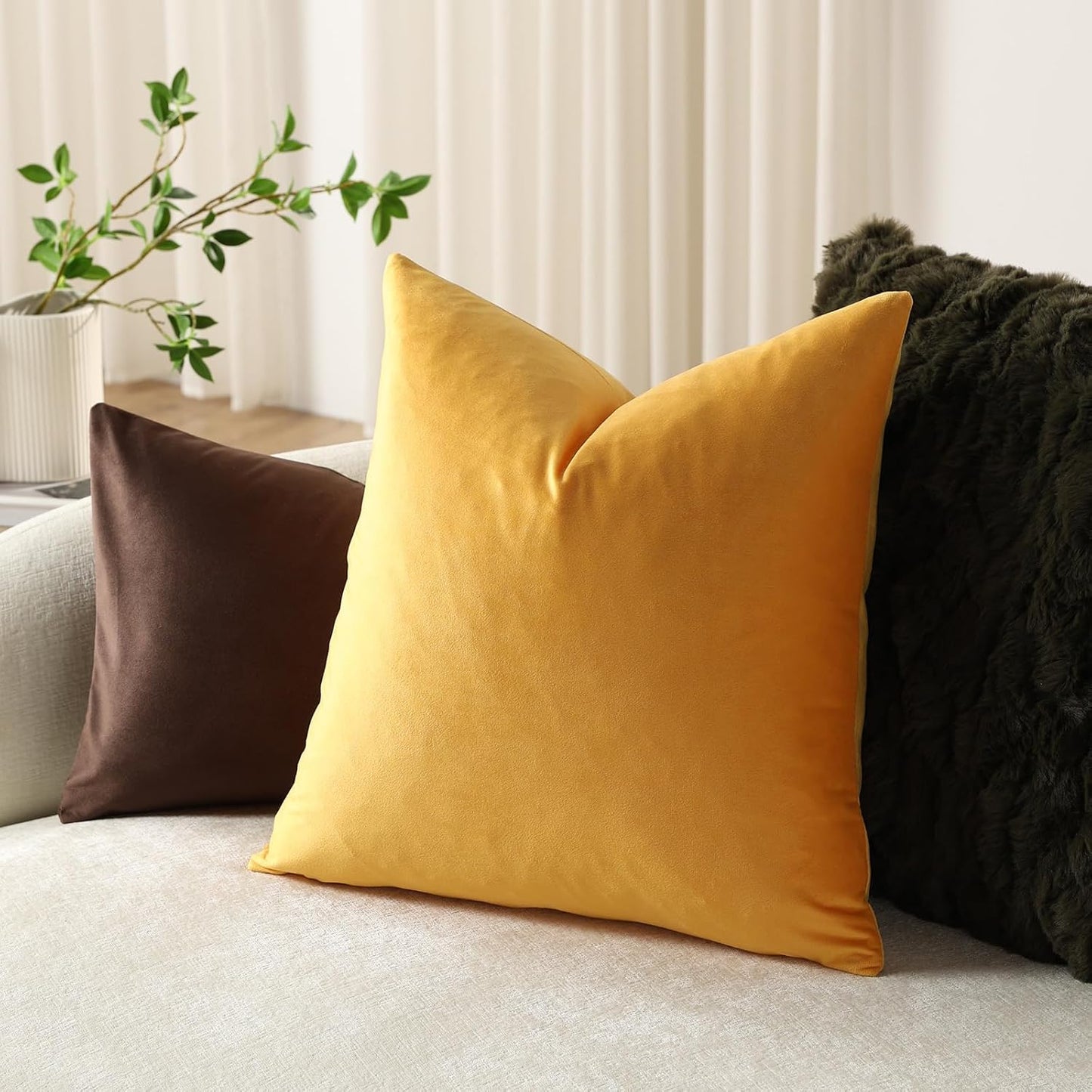 Throw Pillow Covers 18X18 Gold Yellow: Pack of 2 Cozy Soft Velvet Square Modern Luxury Decorative Throw Pillow Cases for Sofa Couch Living Room Bed Home Decor