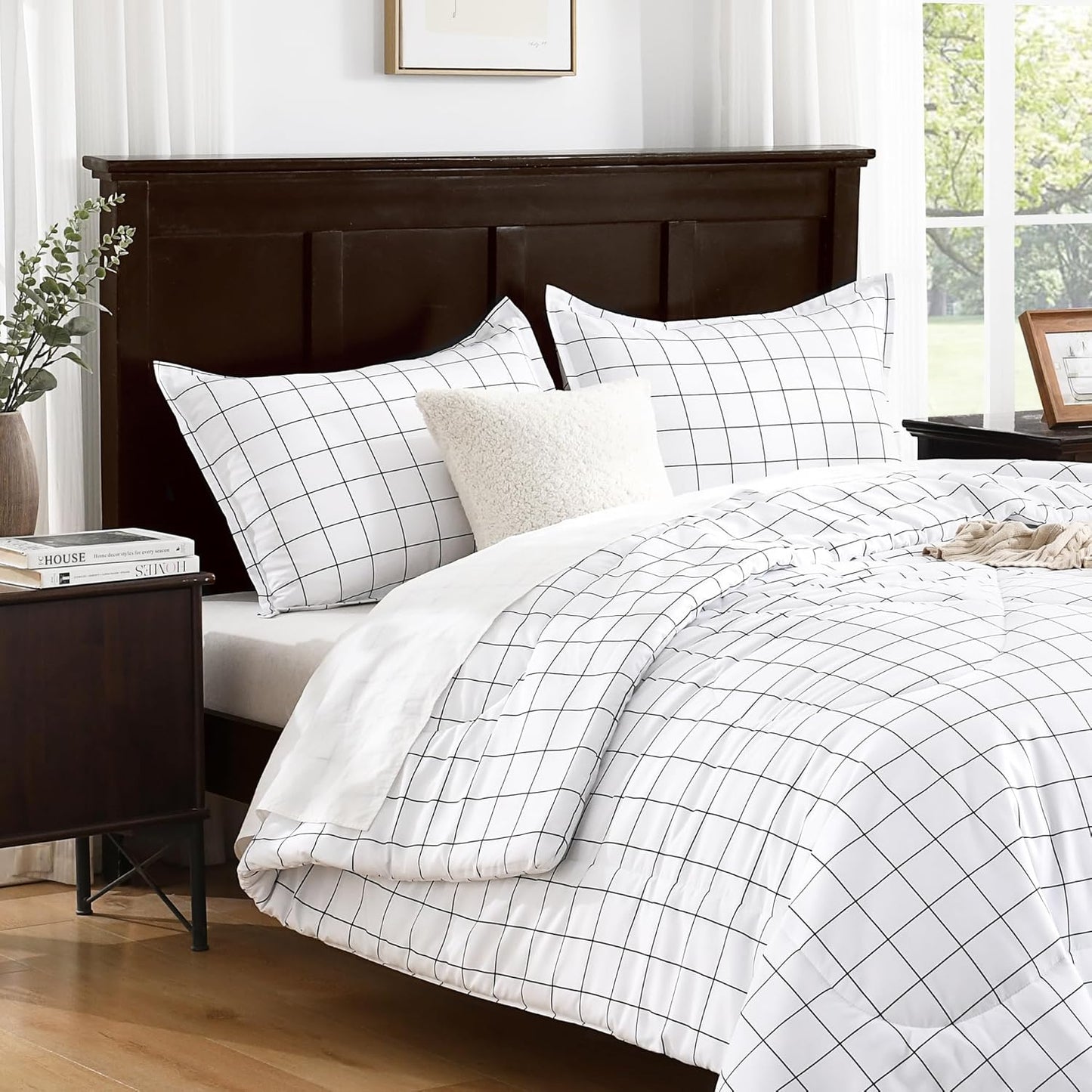 White Grid Comforter Set Queen Size (90X90 Inch), 3 Pieces(1 Grid Comforter and 2 Pillowcases), Summer Lightweight Microfiber down Alternative White Comforter with Black Lines