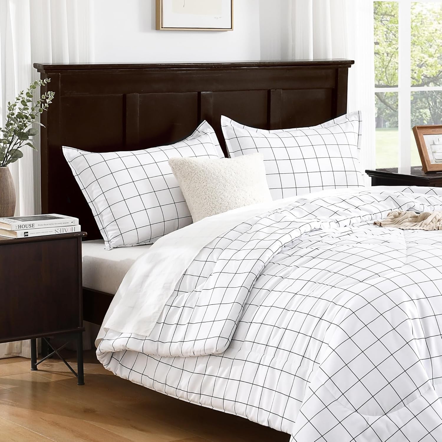 White Grid Comforter Set Queen Size (90X90 Inch), 3 Pieces(1 Grid Comforter and 2 Pillowcases), Summer Lightweight Microfiber down Alternative White Comforter with Black Lines