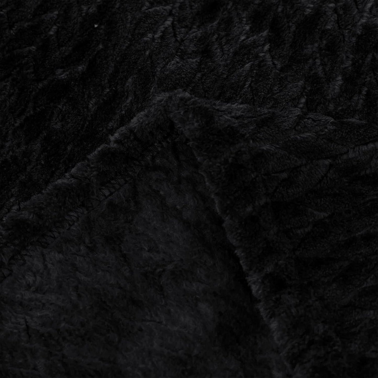 Breathable Fleece Throw Blanket for Couch Sofa(50X70 Inch), Super Soft Fuzzy Blankets for All Season, Lightweight and Fluffy, Black(Leaf)