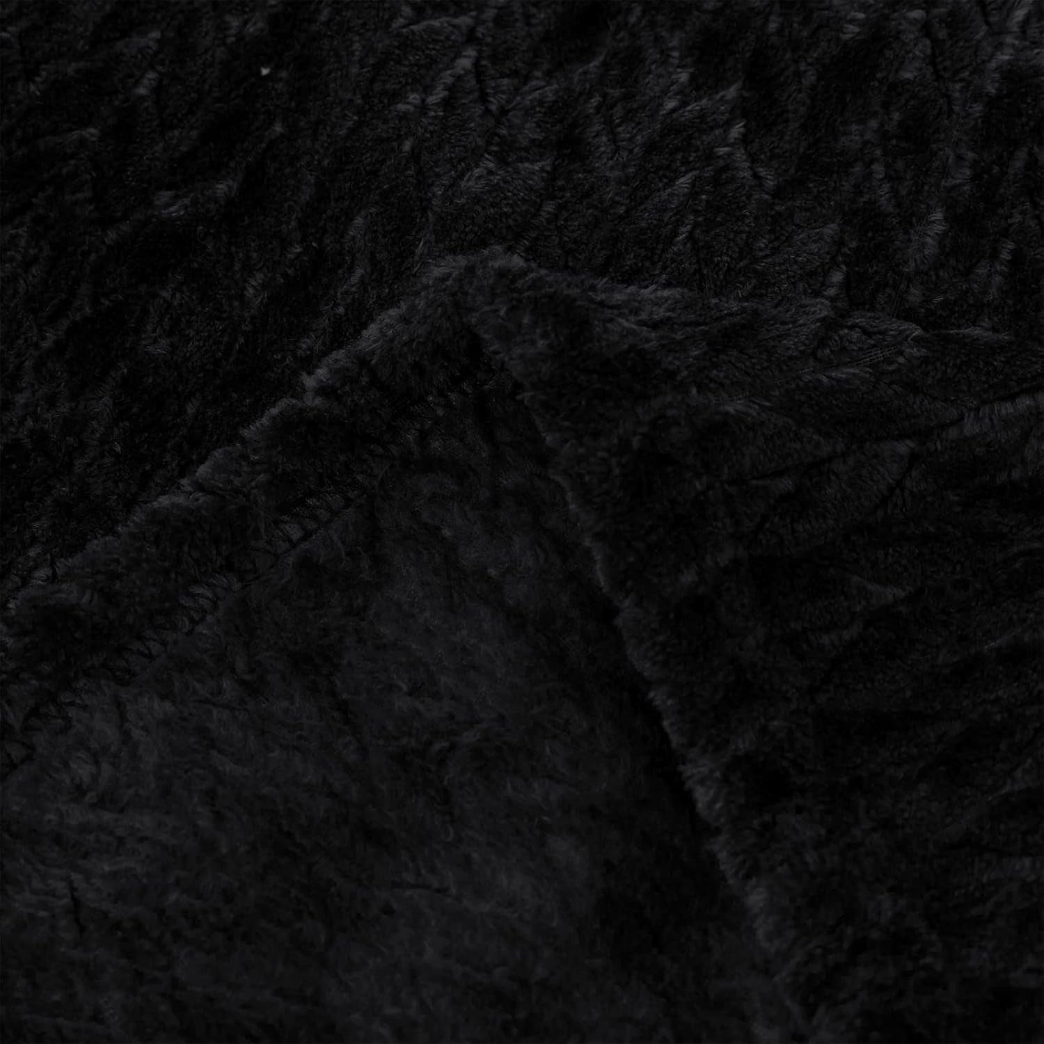 Breathable Fleece Throw Blanket for Couch Sofa(50X70 Inch), Super Soft Fuzzy Blankets for All Season, Lightweight and Fluffy, Black(Leaf)