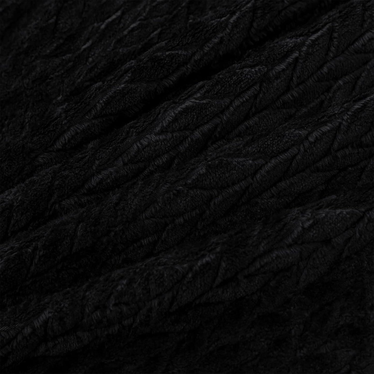 Breathable Fleece Throw Blanket for Couch Sofa(50X70 Inch), Super Soft Fuzzy Blankets for All Season, Lightweight and Fluffy, Black(Leaf)
