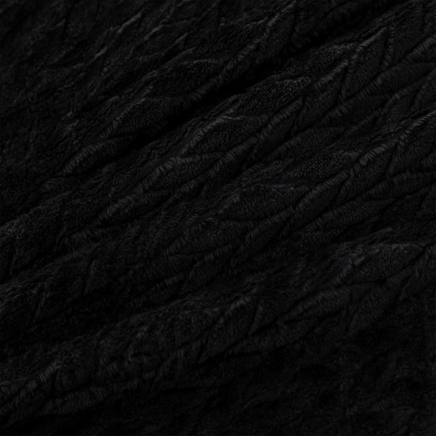 Breathable Fleece Throw Blanket for Couch Sofa(50X70 Inch), Super Soft Fuzzy Blankets for All Season, Lightweight and Fluffy, Black(Leaf)
