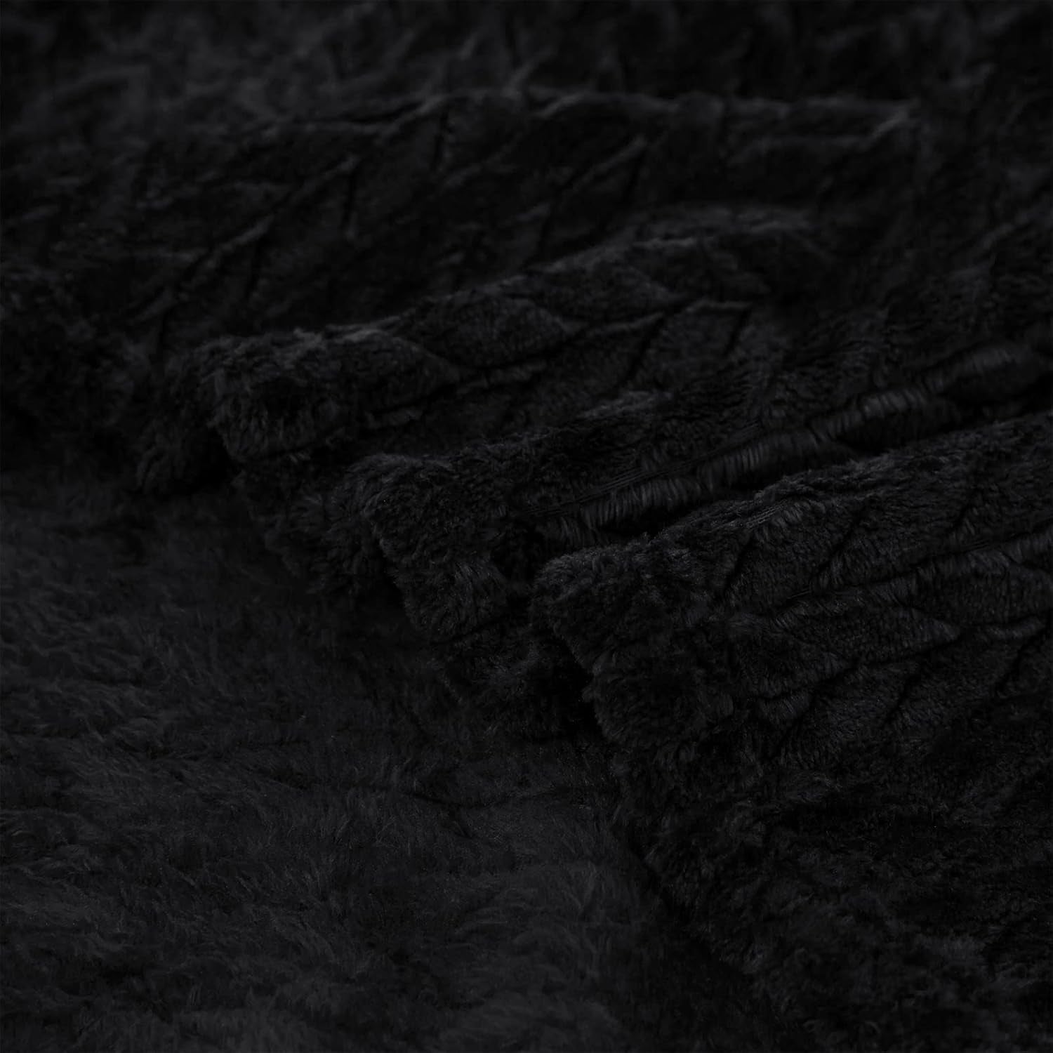 Breathable Fleece Throw Blanket for Couch Sofa(50X70 Inch), Super Soft Fuzzy Blankets for All Season, Lightweight and Fluffy, Black(Leaf)