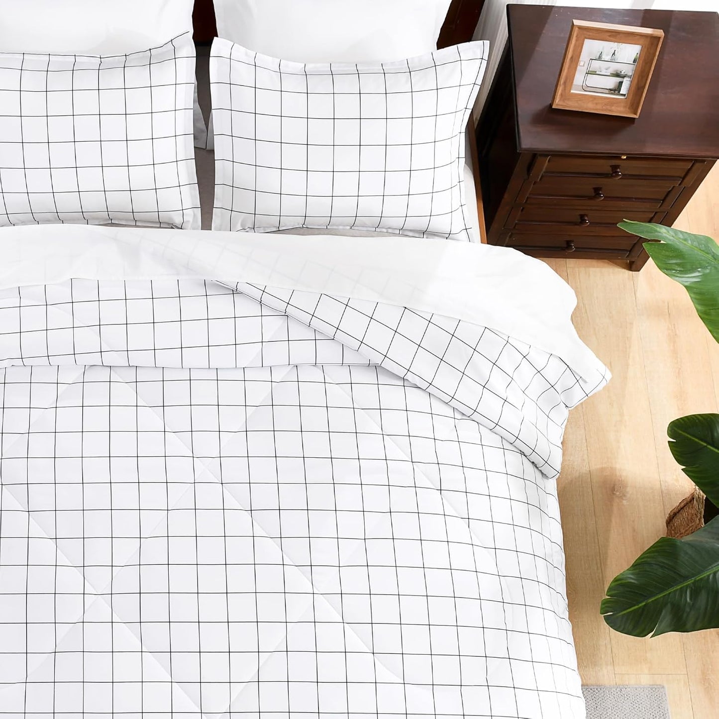 White Grid Comforter Set Queen Size (90X90 Inch), 3 Pieces(1 Grid Comforter and 2 Pillowcases), Summer Lightweight Microfiber down Alternative White Comforter with Black Lines