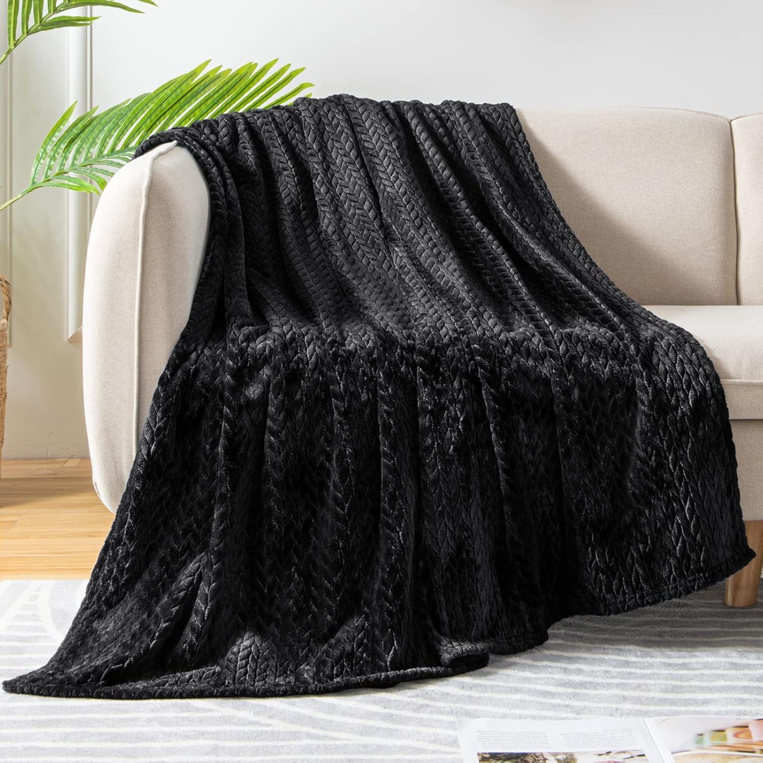 Breathable Fleece Throw Blanket for Couch Sofa(50X70 Inch), Super Soft Fuzzy Blankets for All Season, Lightweight and Fluffy, Black(Leaf)